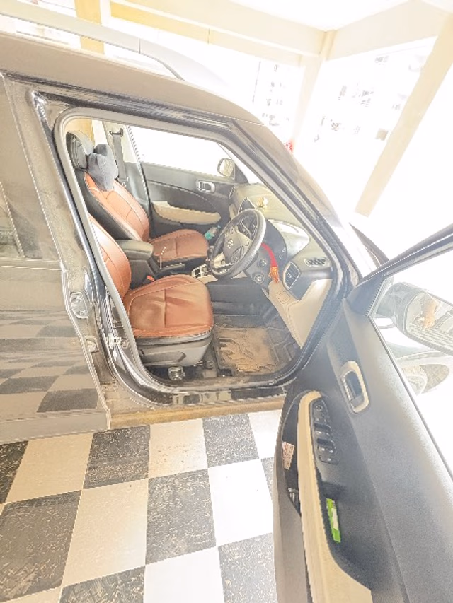 Hyundai Hyundai Venue view 4