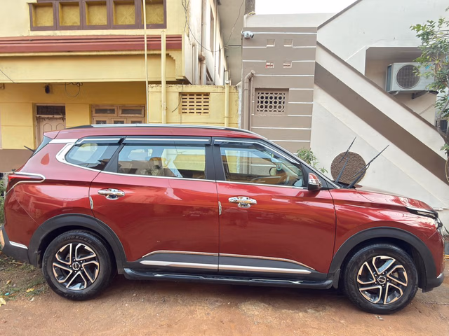 Kia Kia Carens view 2