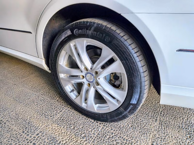 Mercedes-Benz Mercedes-Benz E-Class view 5