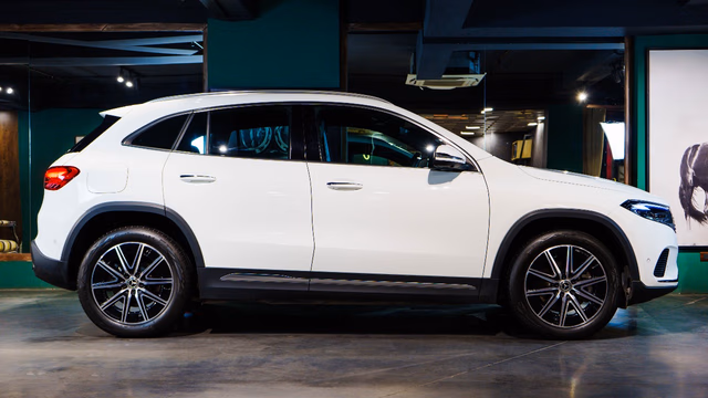 Mercedes-Benz Mercedes-Benz EQA view 3