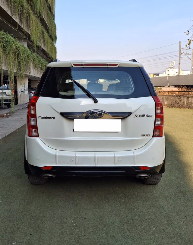 Mahindra Mahindra XUV500 view 3
