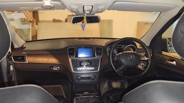 Mercedes-Benz Mercedes-Benz M-Class view 4