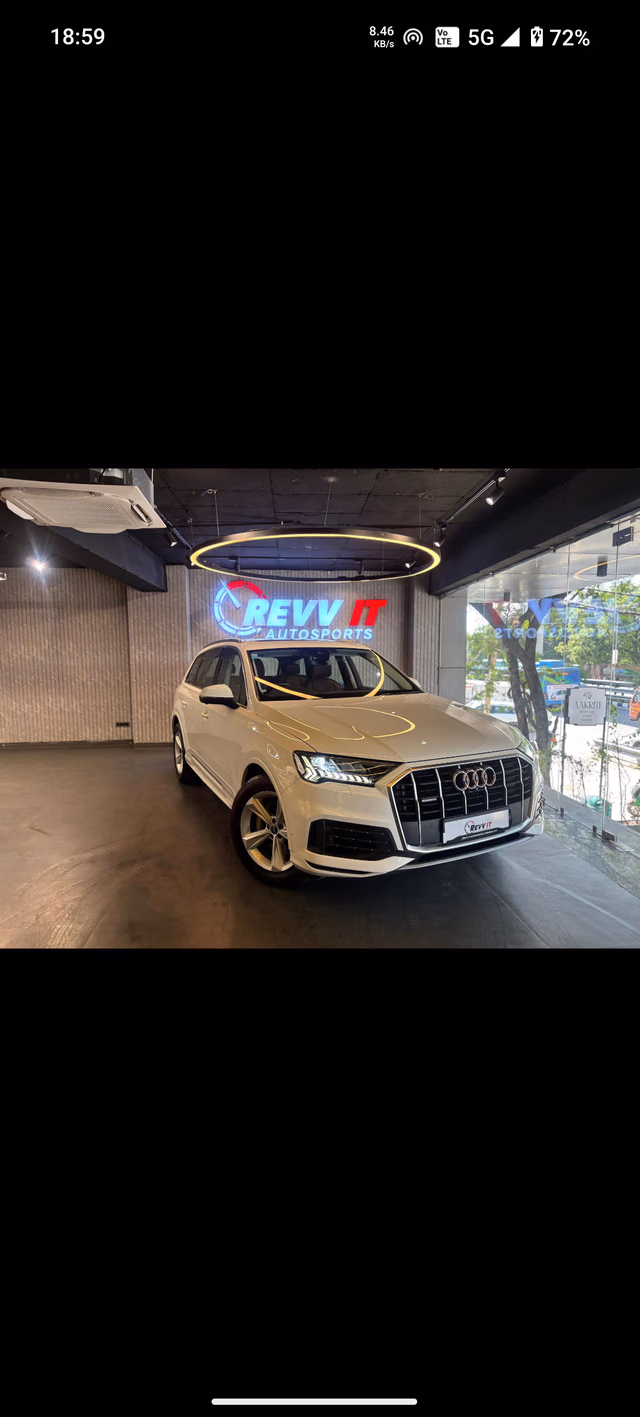 Audi Audi Q7 view 4