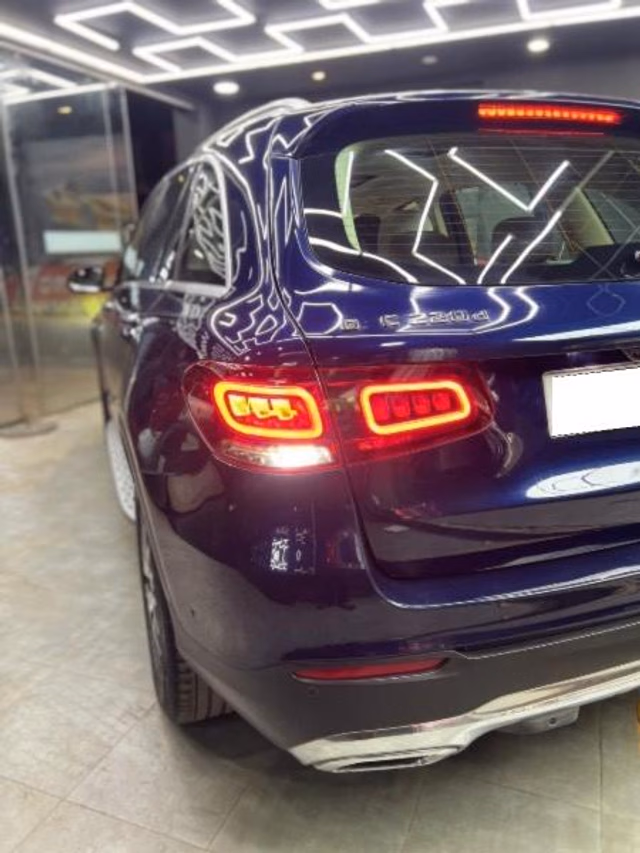 Mercedes-Benz Mercedes-Benz GLC view 3