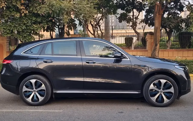 Mercedes-Benz Mercedes-Benz EQC view 3