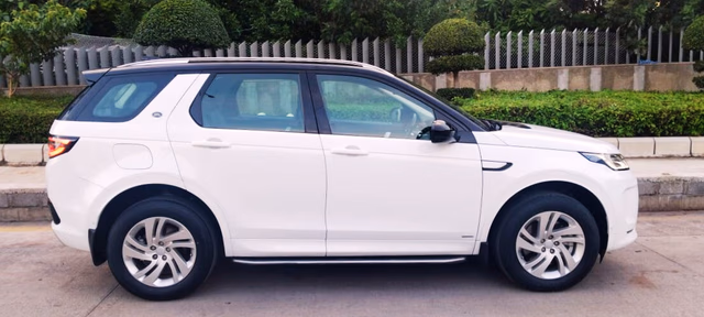 Land Rover Land Rover Discovery Sport view 3