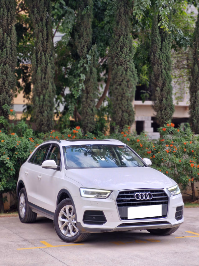 Audi Audi Q3 view 2