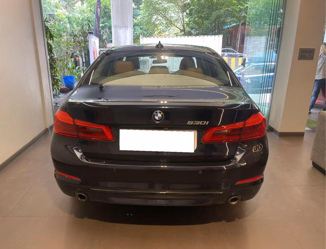 BMW BMW 5 Series view 3