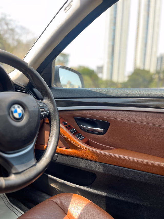 BMW BMW 5 Series view 3