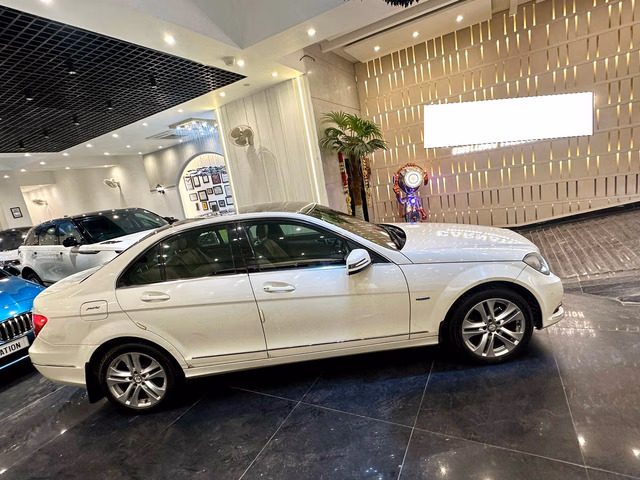 Mercedes-Benz Mercedes-Benz C-Class view 3