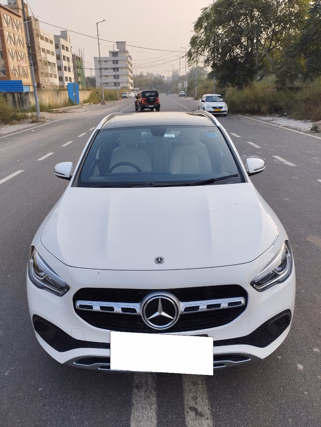 Mercedes-Benz Mercedes-Benz GLA view 5