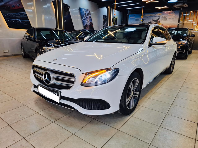 Mercedes-Benz Mercedes-Benz E-Class view 4