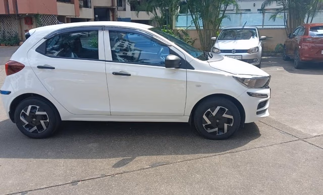 Tata Tata Tiago view 3