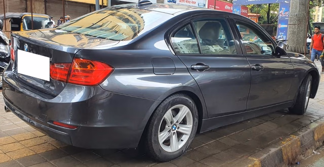 BMW BMW 3 Series view 4