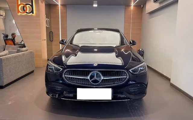 Mercedes-Benz Mercedes-Benz C-Class view 4