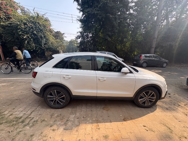 Audi Audi Q3 view 2