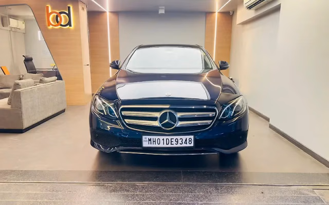 Mercedes-Benz Mercedes-Benz E-Class view 2