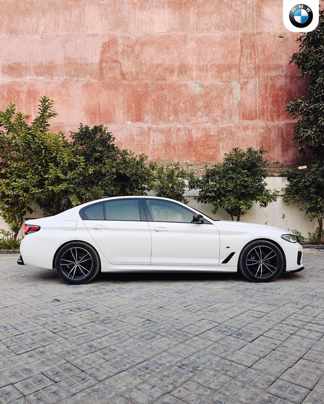 BMW BMW 5 Series view 3