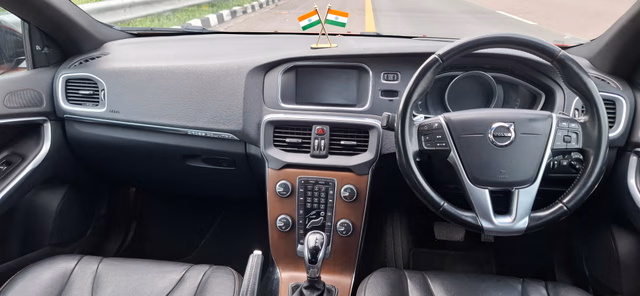 Volvo Volvo V40 Cross Country view 4