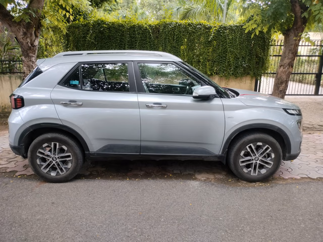 Hyundai Hyundai Venue view 3