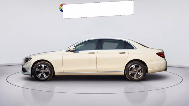 Mercedes-Benz Mercedes-Benz E-Class view 5