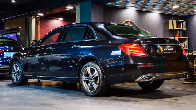 Mercedes-Benz Mercedes-Benz E-Class view 3