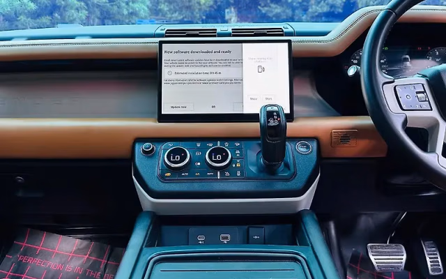 Land Rover Land Rover Defender view 4