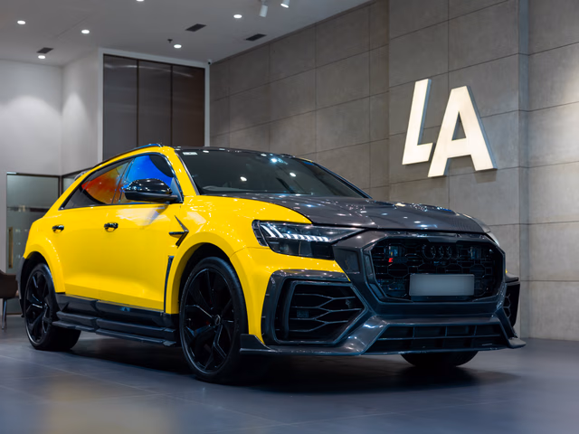 Audi Audi RS Q8 view 2