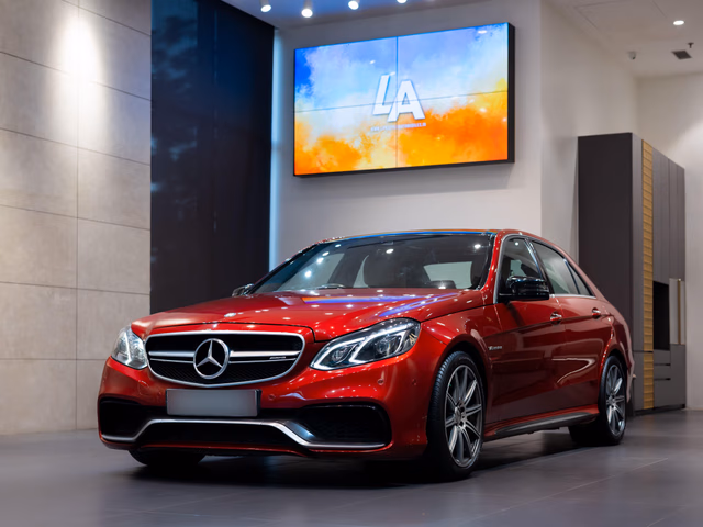 Mercedes-Benz Mercedes-Benz E-Class view 5