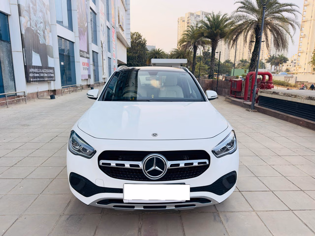 Mercedes-Benz Mercedes-Benz GLA view 2