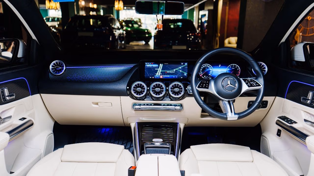 Mercedes-Benz Mercedes-Benz GLA view 5