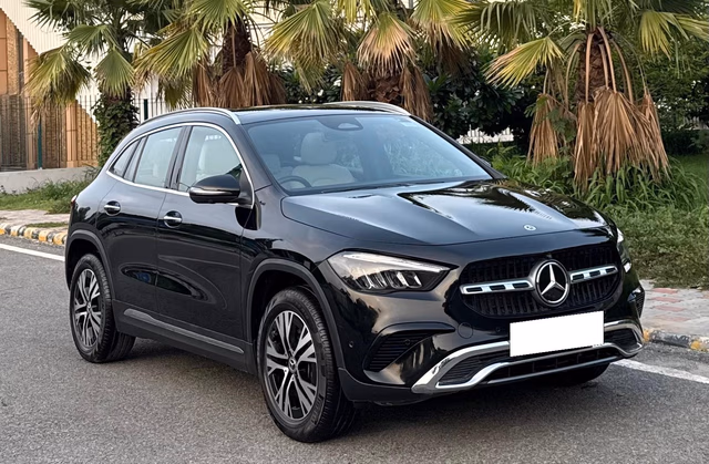 Mercedes-Benz Mercedes-Benz GLA view 2
