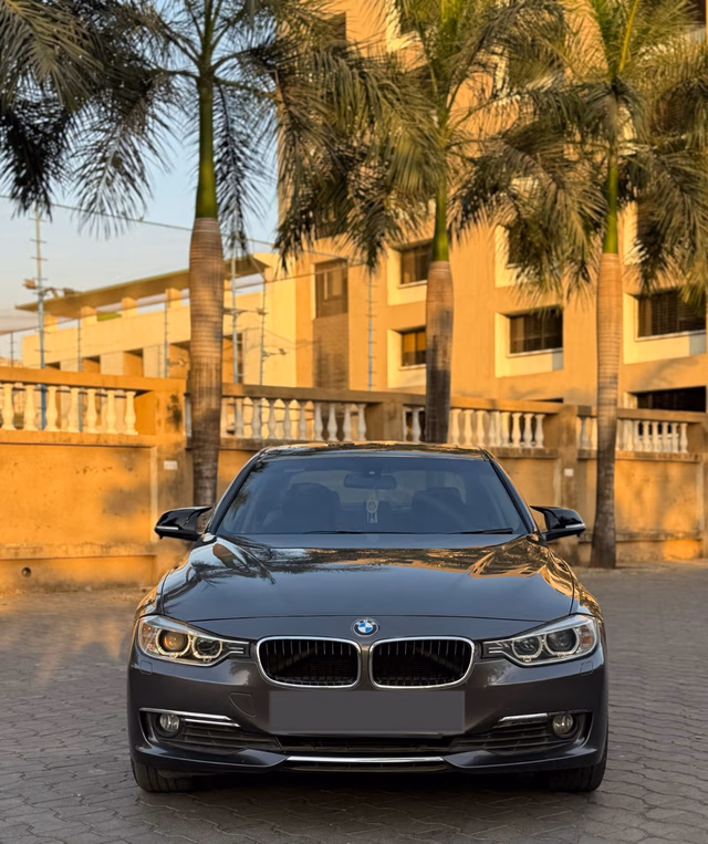 BMW BMW 3 Series view 4