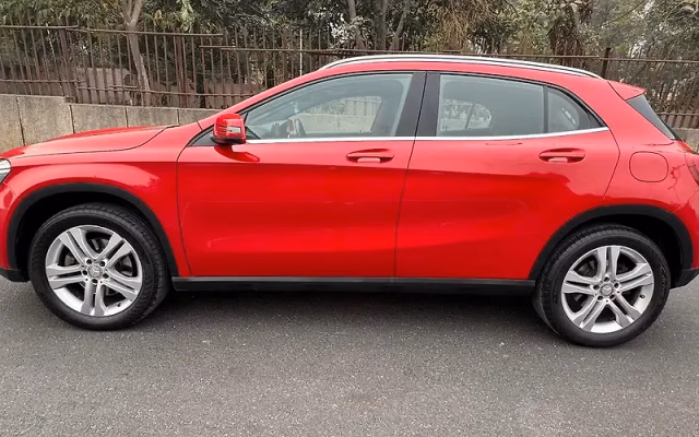 Mercedes-Benz Mercedes-Benz GLA view 4