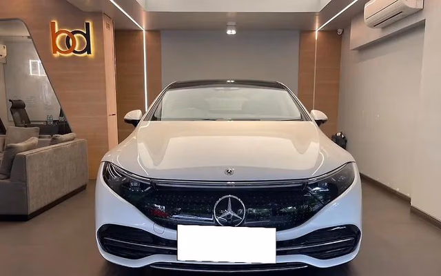 Mercedes-Benz Mercedes-Benz EQS view 5