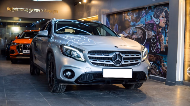 Mercedes-Benz Mercedes-Benz GLA Class view 2