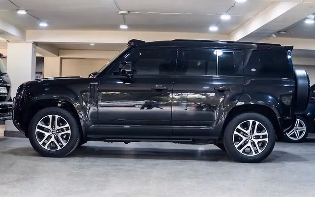 Land Rover Land Rover Defender view 4