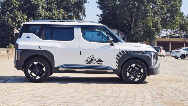 Kia Kia Syros view 3