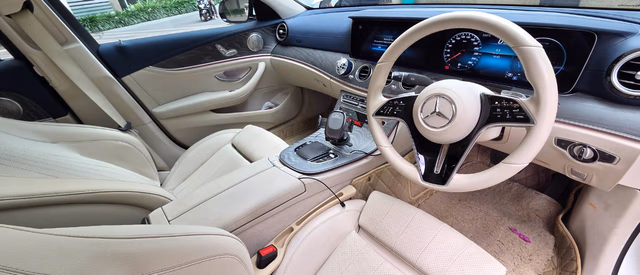 Mercedes-Benz Mercedes-Benz E-Class view 5