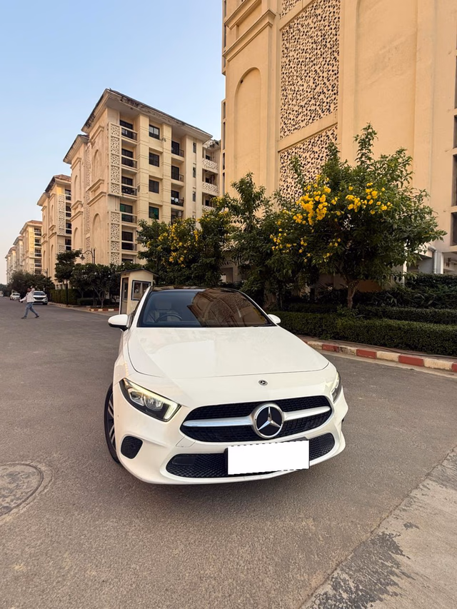 Mercedes-Benz Mercedes-Benz A-Class Limousine view 4