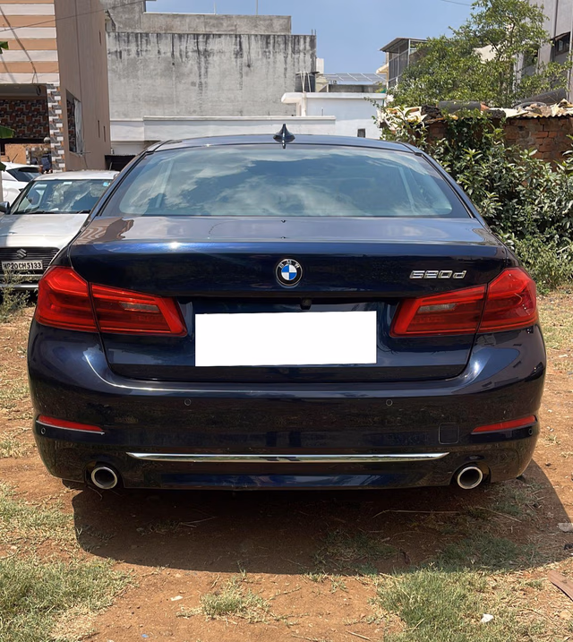 BMW BMW 5 Series view 3