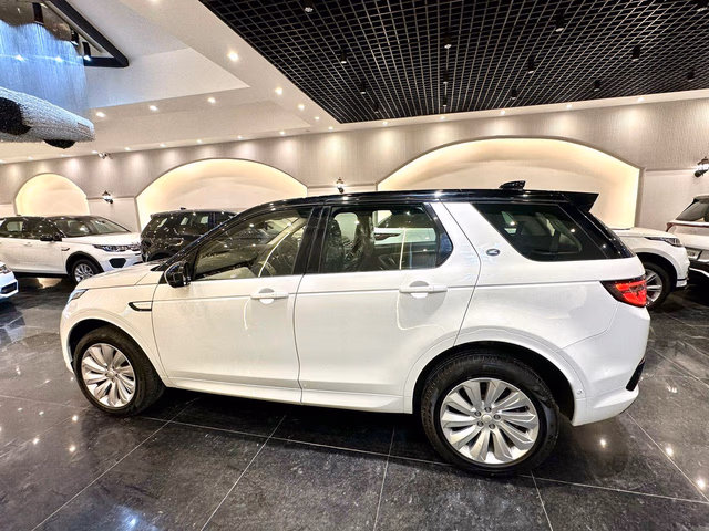 Land Rover Land Rover Discovery Sport view 5