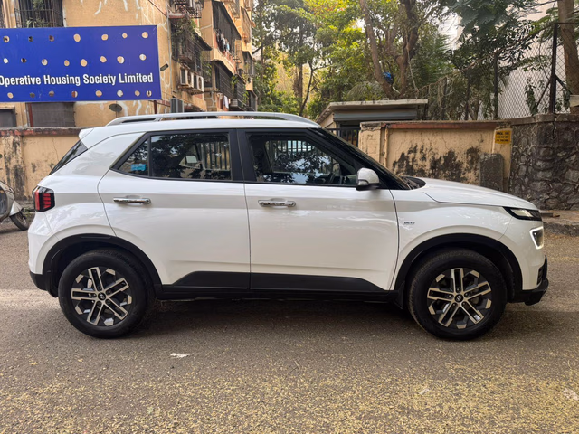 Hyundai Hyundai Venue view 3