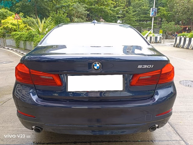 BMW BMW 5 Series view 3