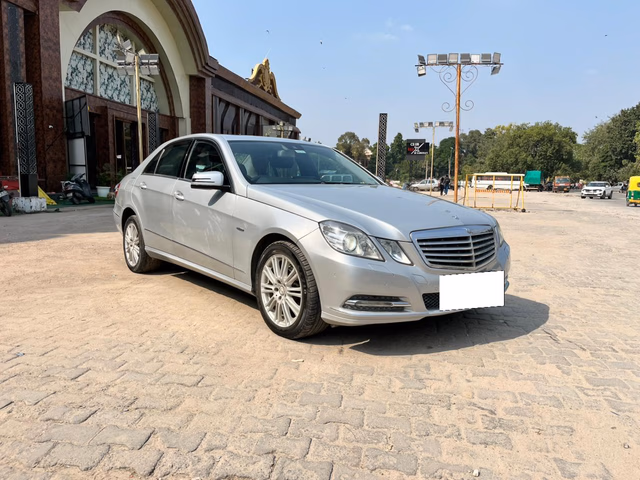 Mercedes-Benz Mercedes-Benz E-Class view 2