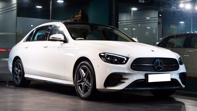 Mercedes-Benz Mercedes-Benz E-Class view 2