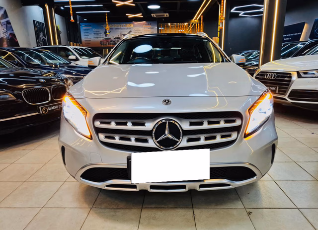Mercedes-Benz Mercedes-Benz GLA view 5