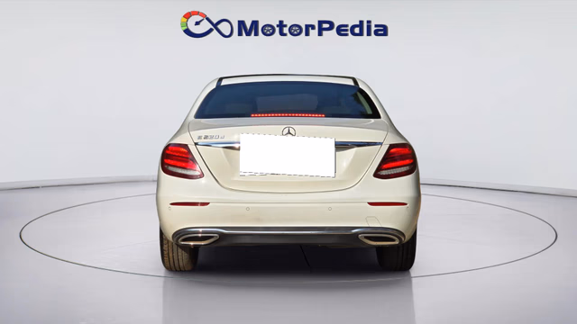 Mercedes-Benz Mercedes-Benz E-Class view 4