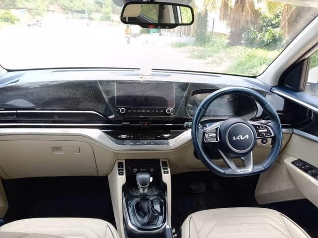 Kia Kia Carens view 4