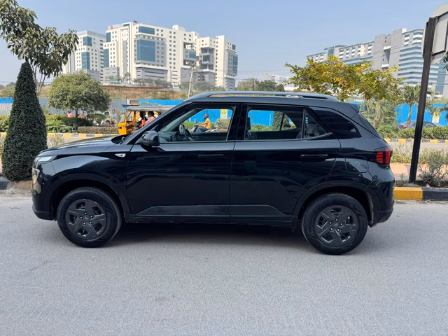 Hyundai Hyundai Venue view 4